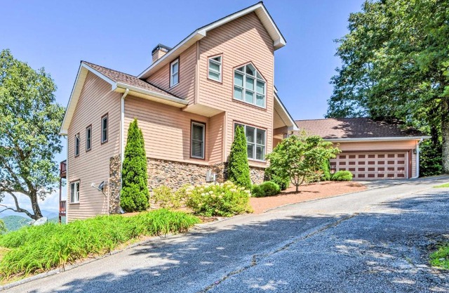 Sky Valley Home with Mtn View, 5 Mi to Rabun Bald!