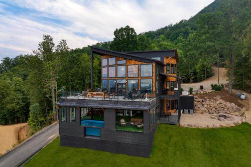 Skyline Sanctuary by AvantStay Indoor Pool Game Room Firepit Mountain Views Luxe Design