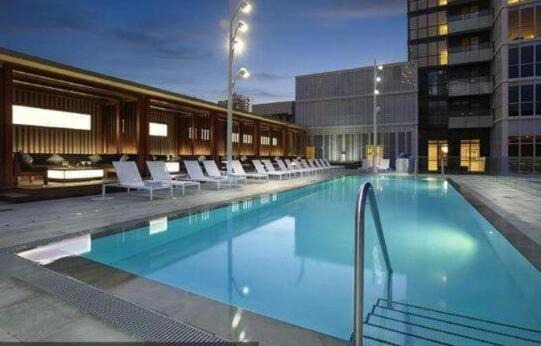 Skyline Suites - Walk to MTCC, ACC, Rogers Centre & Entertainment District