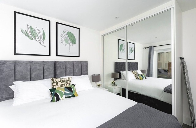 Skyvillion -Vineyard Court- Enfield 1-Bed w/Garden