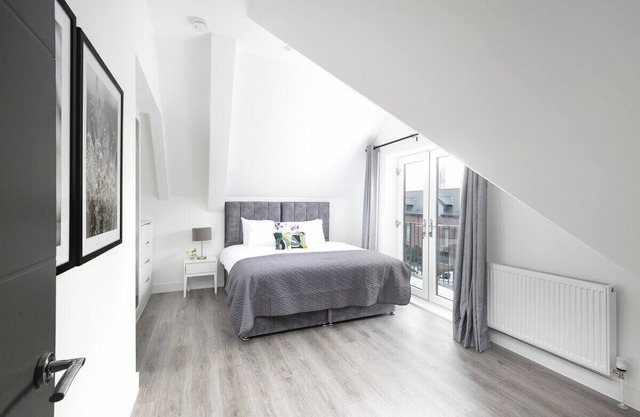 Skyvillion -Vineyard Court- Enfield 1Bed w/Balcony