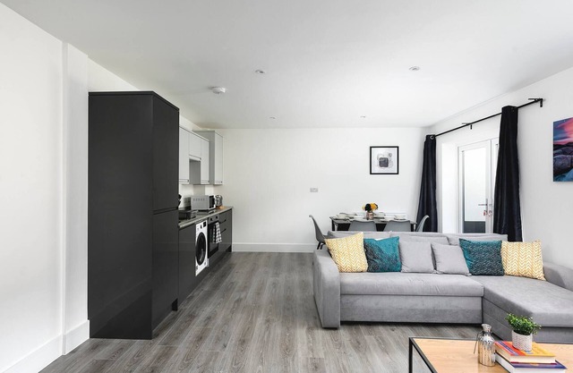 Skyvillion vineyard Court, Enfield 2-cama with jardín