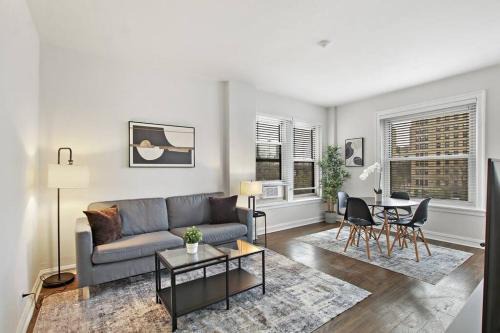 Sleek & Functional 2-Bedroom Apt - Hyde Park 405