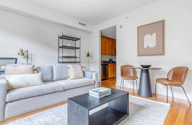Sleek Mount Vernon 1BR w/ Gym, W/D & Pool, near Chinatown, by Blueground