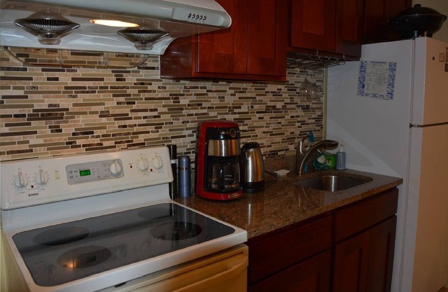Dormir hasta 4 invitados nuevo apartamento. 10 minutos a Boston fácil a la I-93