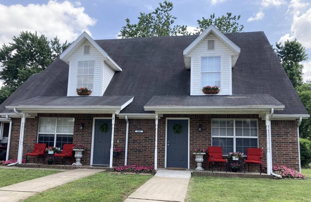 Sleeps 10. 1.2mi to downtown! And only 0.3 mi to Tristan's Trail & Leopards Loop