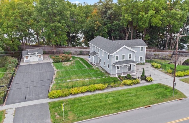 Sleeps 14 | Van Cleef Lake Access for paddling | Near Seneca & Cayuga Lake