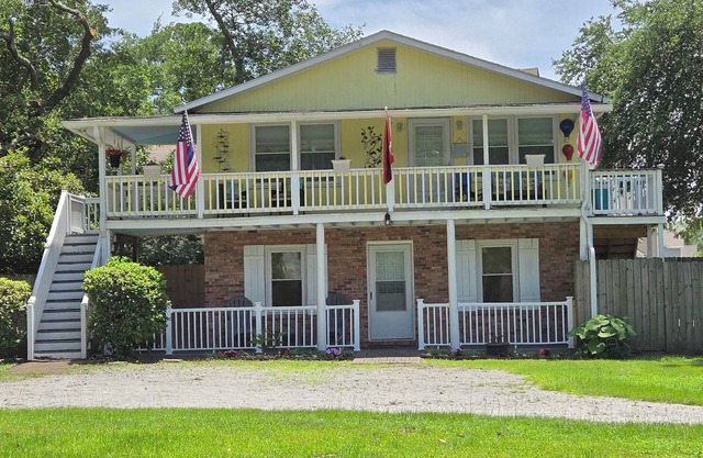 Sleeps 6/Pets Yes/Modern/Upper Lvl/Parris Isl