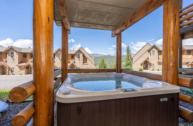 Casa adosada Slopeside con acceso directo a la piscina, jacuzzi privado y acceso de pago a la piscina compartida