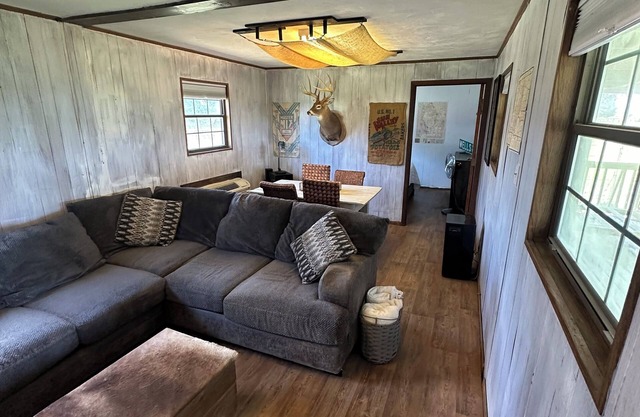 Small Country Home on Private Farm In City Limits of Sneads