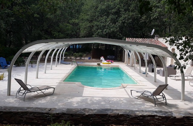Pequeña casa unifamiliar con piscina en TRANS EN PROVENCE