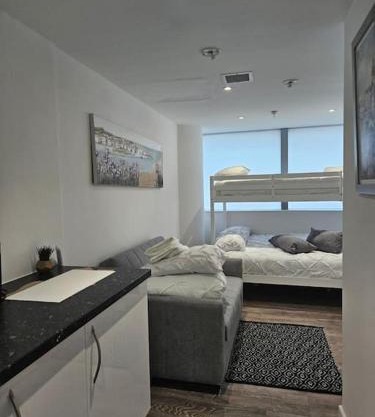 Small Studio for Group of 5 in Delta Croydon DPF3
