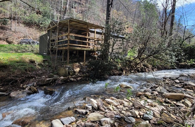 Smoky Mountain Glamping en Bold Stream con bañera de hidromasaje