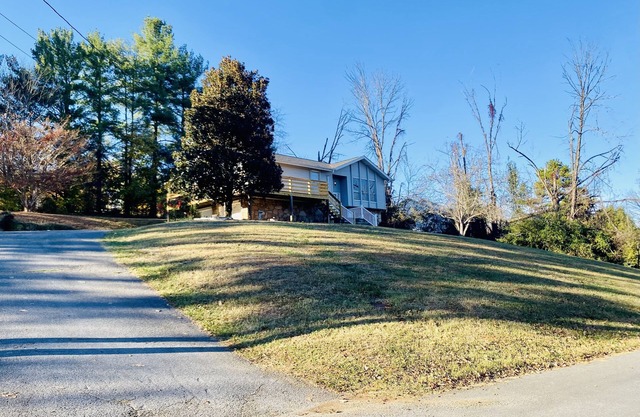 Smoky Mountain XXL-House…..centrally located nearby attractions