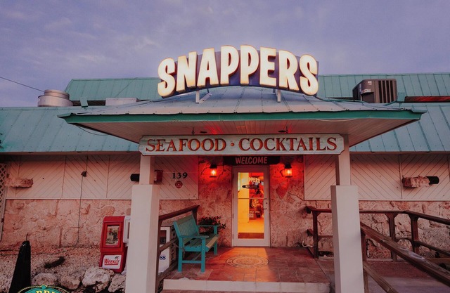 Snappers - King Room w/ Ocean View Wifi