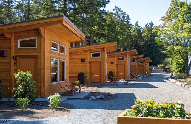 Snug Harbor Resort and Marina - One Bedroom Waterfront Cabin Handicap Access
