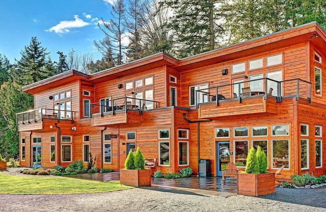 Snug Harbor Resort and Marina - Two Bedroom Waterfront Suite