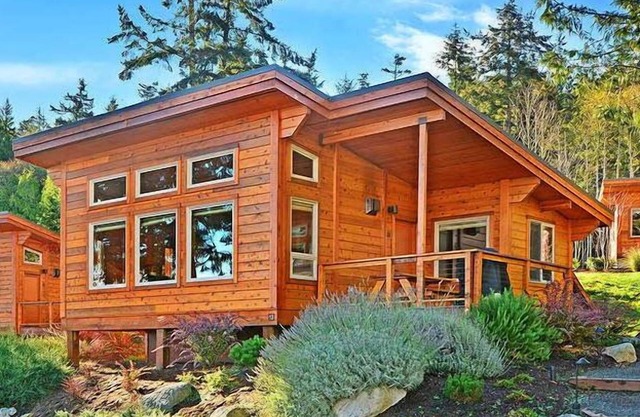 Snug Harbor Resort and Marina - Two Bedroom Water View Cabin, Queen Beds