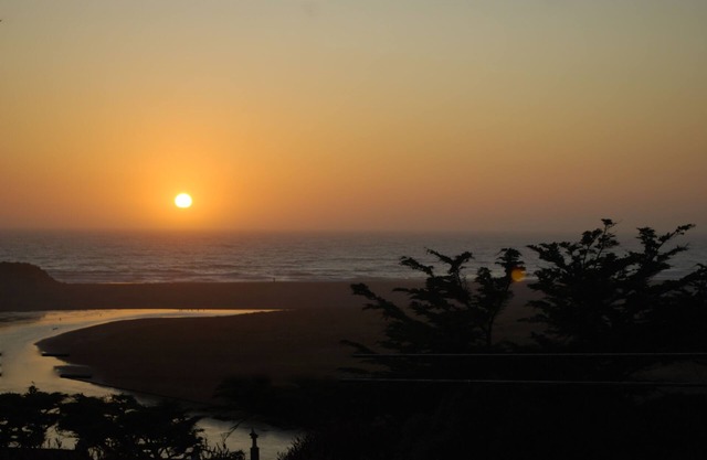 Sojourn por el Mar por lo Salmon Creek Beach