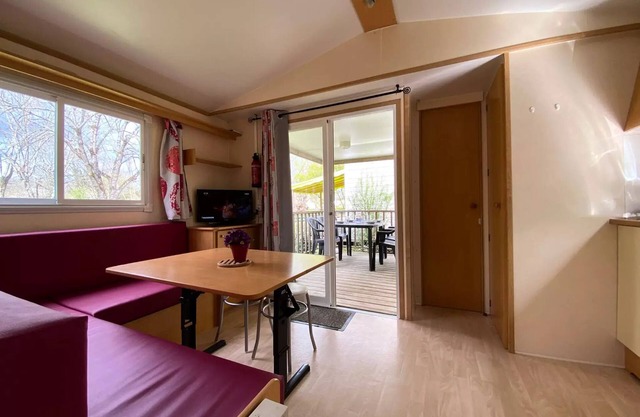 SOLE CAMPING **** - Mobile home Roller 28m2, 2 bedrooms, TV, with integrated terrace 4 people