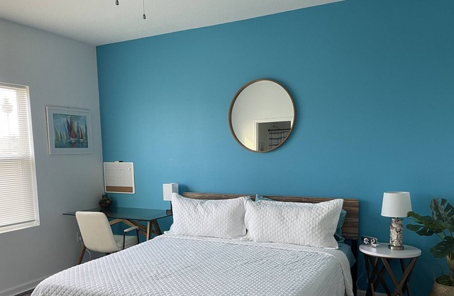 Soli's Cove in Lakeland, Oasis w/ King Bed