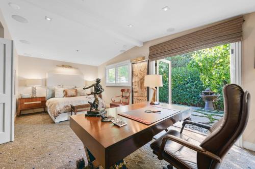 Sophisticated large room with desk and private entrance