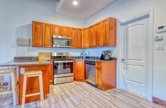 Sosuite 2BR Apt w Balcony W D Gym On-site Bar
