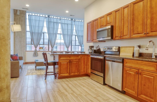 Sosuite 3BR Apt w Balcony W D Gym On-site Bar