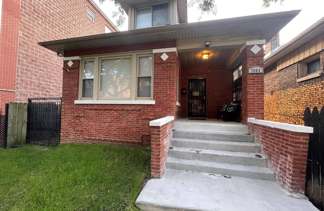 South Shore Home Near Lake for long-term stays, corporate travelers, and nurses