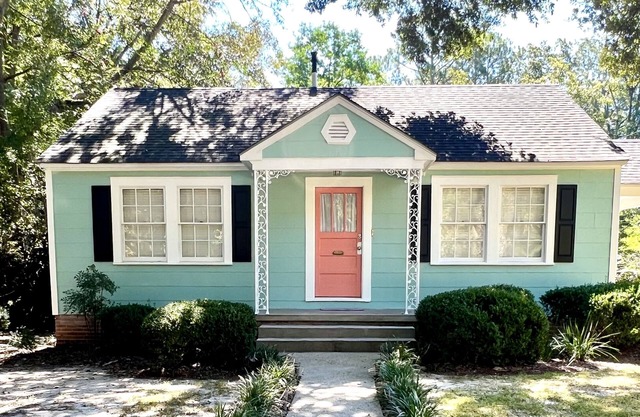 Southern Charm 1 - 5 minutes to downtown Laurel. SUMMER SALE!!