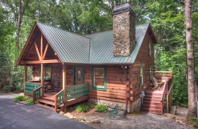 Southern Comfort | Spacious Family Retreat, Dog Friendly w/ Gaming Area and More