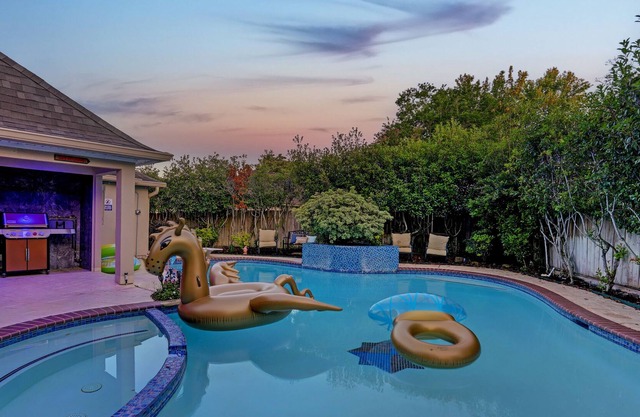 Space City Oasis Pool Near Sugar Land Katy Richmond