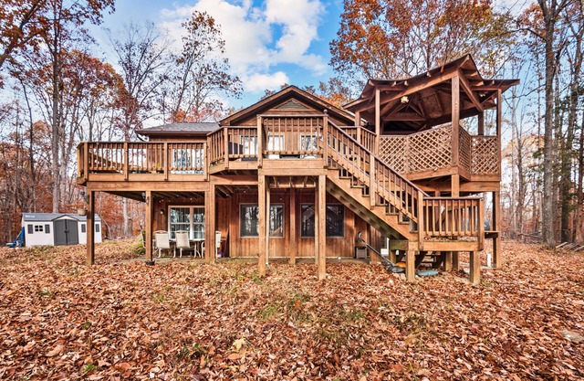 Spacious rustic cabin in the woods , kayaker friendly watefront firepit 10 acres
