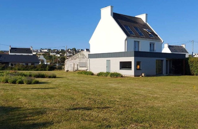 Spacious 180 m2 house, walking distance to the beach!