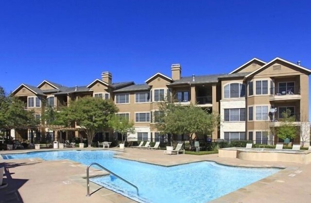 Spacious 1BR King Suite | Pool, Parking + Gym C