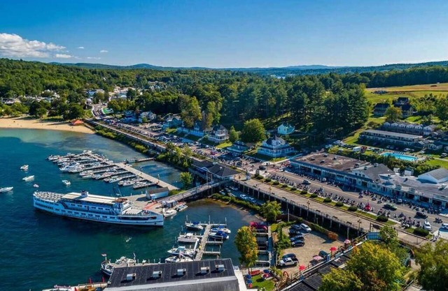 Spacious 2 Bdrm Condo Walking distance to Weirs Beach!!