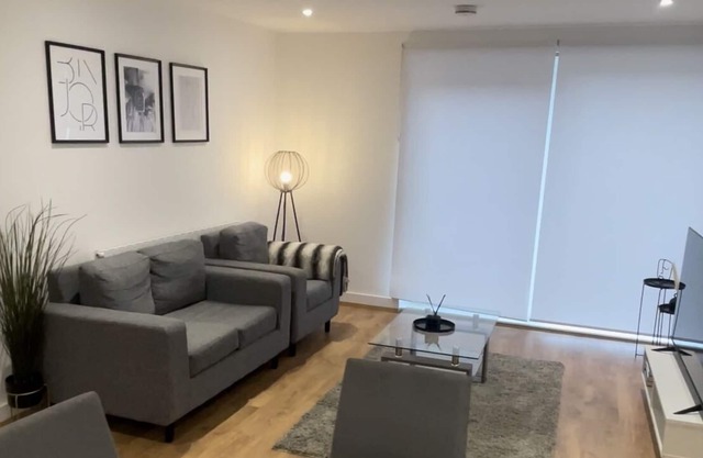 Spacious 2-Bed Apartment in Whyteleafe