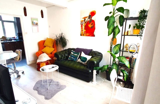 Spacious 2-Bedroom Home with Garden in Barking