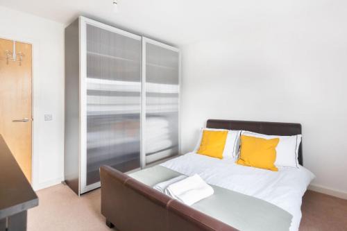 Spacious 2 Bedroom Apartment In Central Near tube