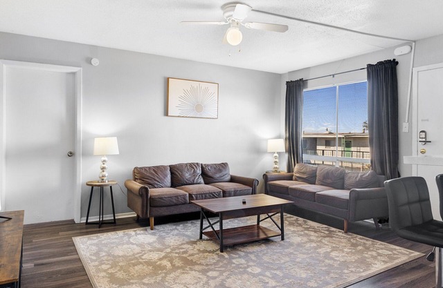 Spacious 2BR/2BA in Hydepark 2943