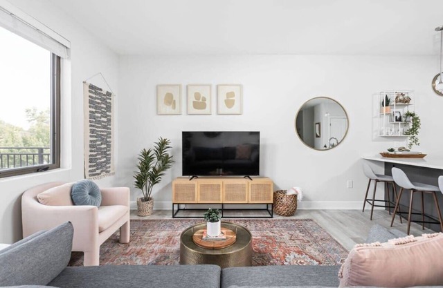 Spacious 2BR in Meridian Kessler by CozySuites