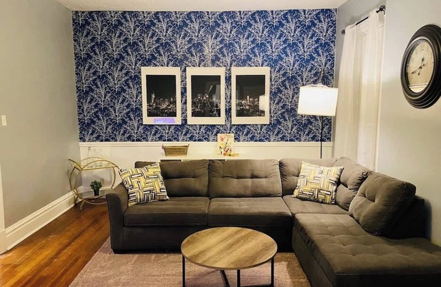 Spacious 2BR w/ Fenced Yard, Office & Fast Wi-Fi, Downtown STL