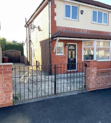 Spacious 3 bed with driveway