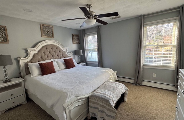 Spacious 3-bedroom with AC and WiFi in charming Cranston