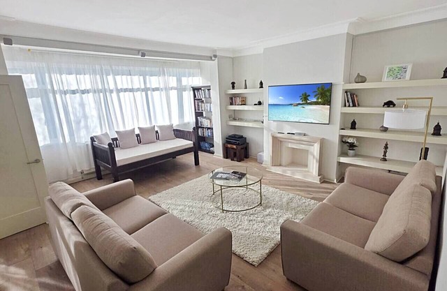 Spacious 3BR Home in Heart of Wimbledon