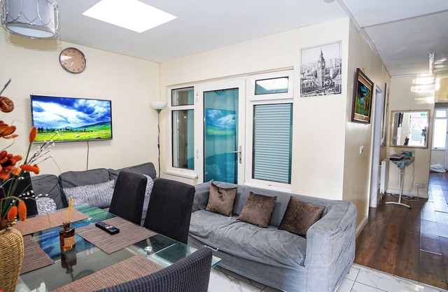 Spacious 3BR House Sleeps 6