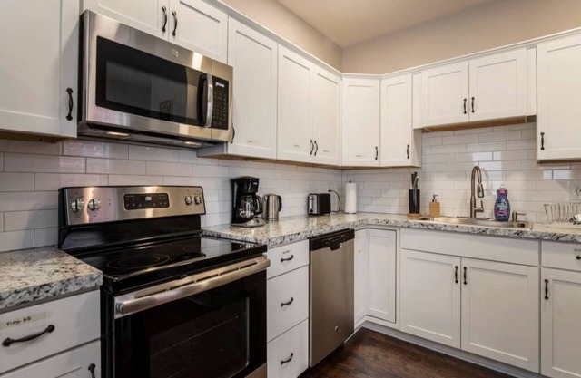 Spacious 3BR House w/ Backyard in NULU CozySuites