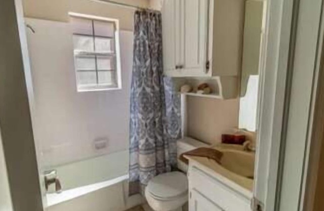Spacious 3/2 BR Ranch home in Broken Arrow!