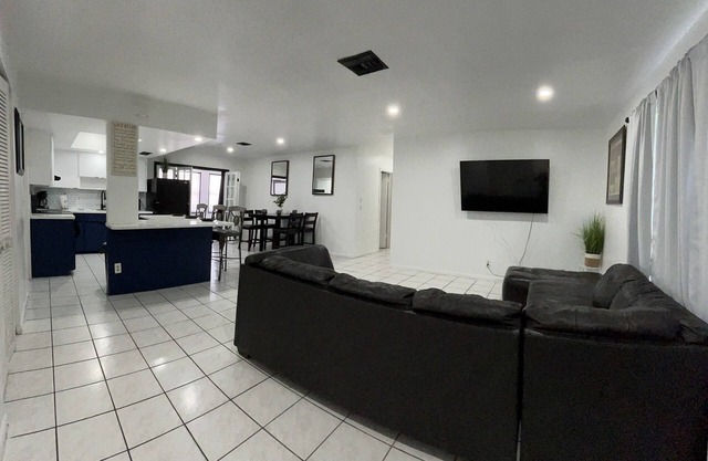 Spacious 4 Bd / 2 Ba perfect for any event