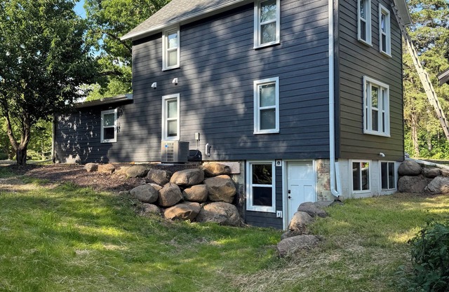 Spacious 4-bedroom house in charming Baraboo. House is one mile from Devils Lake